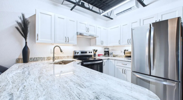 Modern Loft w Launch Views Near Beach -unit 208, Varaa Huoneisto Cape Canaveral Space Coast
