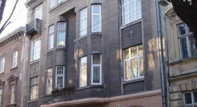 Kava Hostel, Забронировать Хостел Отели Львова с парковкой, рядом с Львовская галерея Зелена канапа, Парковка