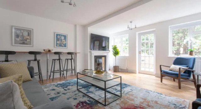 Коттедж Trendy Tufnell Park Townhouse