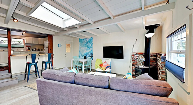 New Listing! Adorable Beach Cottage W/ Patio Cottage, 예약 휴가용 주택 샌타크루즈 Santa Cruz and Vicinity