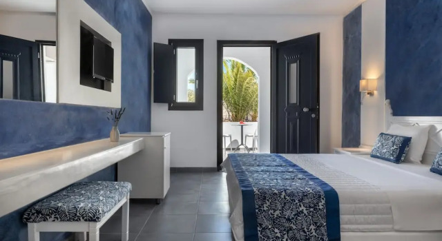 Двухместный номер Superior с балконом Rivari Santorini Hotel