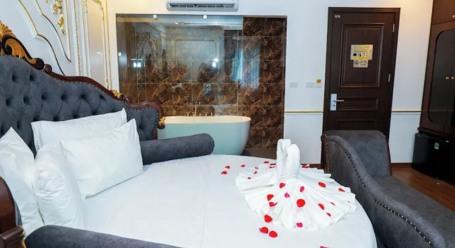 Номер Royal Royal Hotel Trâu Quỳ