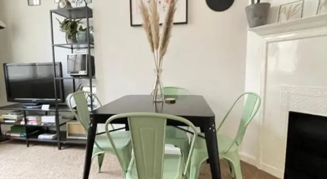 Central Located Two Bedroom Suite, Забронировать Отель Отели Бристоля с парковкой, рядом с We The Curious, Парковка