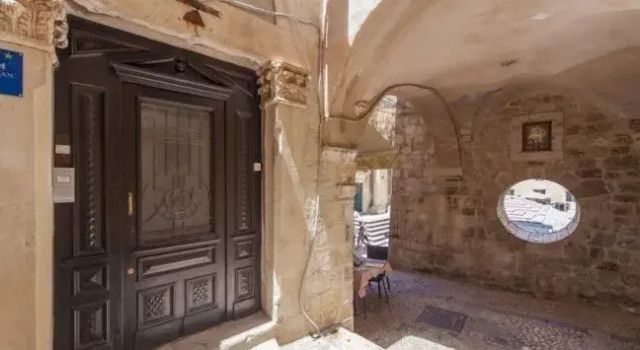 Amoret Apartments