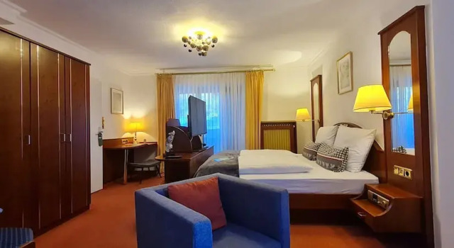 Двухместный номер Deluxe с балконом и с видом на сад Hotel Quellenhof