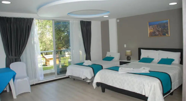 Трёхместный номер Superior с балконом Hosteria Airport Garden