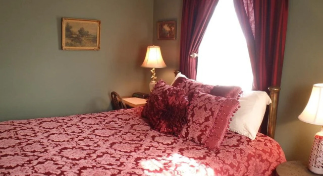 Haselwood Inn Bed & Breakfast, Rezervovat Hotel Camrose Central Alberta