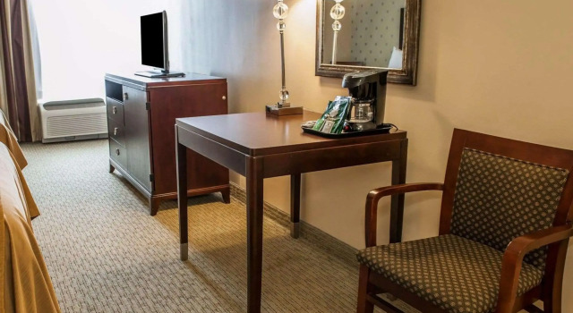 Четырёхместный номер Standard Comfort Inn Bloomington near University