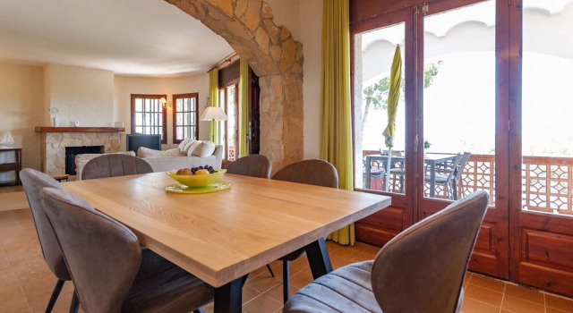 Lovely Holiday Home in Pals With Heated Pool and Sea Views, Prenota Hotel Pals 