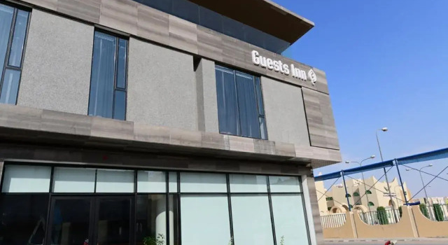 Baha Diouf, Buchen Sie Hotel Riad 