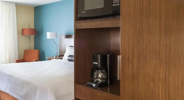 Четырёхместный номер Standard Fairfield by Marriott Inn & Suites Grand Rapids Airport