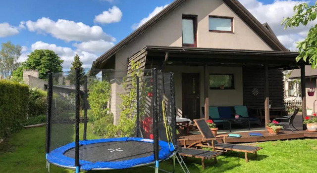 Коттедж с красивым видом из окна Mooni Cottage