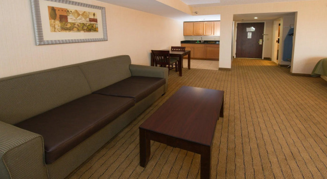 Четырёхместный люкс Solomons Inn Resort and Marina