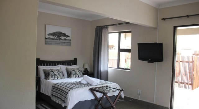 Wild Dog Guest Lodge, Prenota Affittacamere Hotel a Limpopo con piscina, Piscina