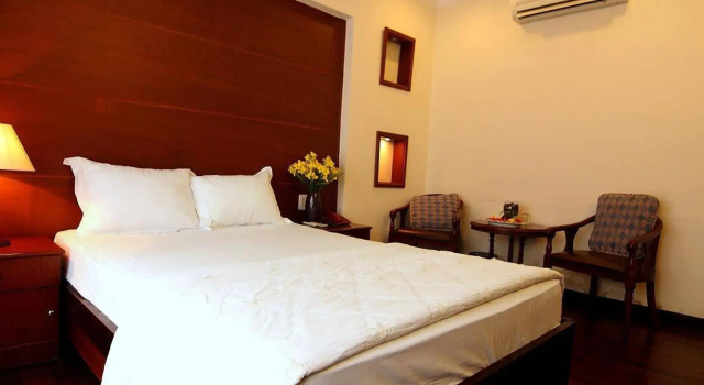 Moonlight Hotel Saigon South, Забронировать Отель Отели District 6 с парковкой, Парковка