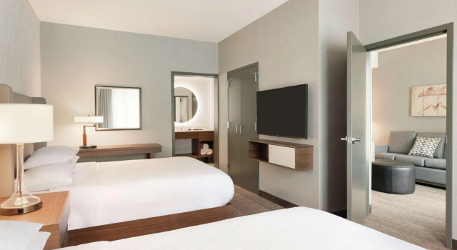 Четырёхместный люкс с 2 комнатами Embassy Suites By Hilton South Jordan Salt Lake City