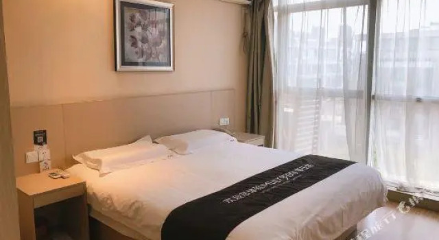 Suite Business Yihe Express Chain Hotel (Zhenjiang South High-speed Railway Station)