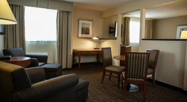 Люкс Deluxe Wyndham Garden Medicine Hat Conference Center