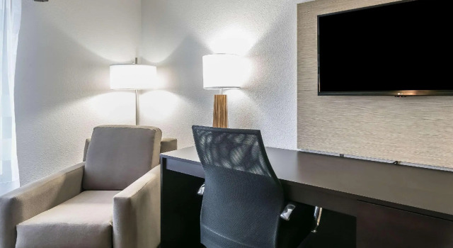 Четырёхместный номер Standard Sleep Inn & Suites Columbia