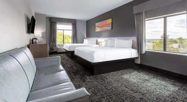 Двухместный люкс Baymont Inn & Suites by Wyndham Madison