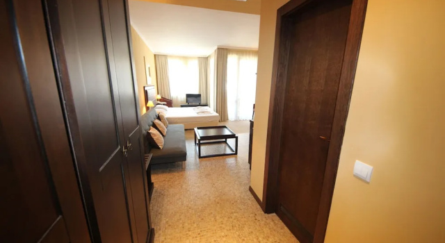 Студия Comfort с балконом и с видом на бассейн Menada Apartments in Royal Beach