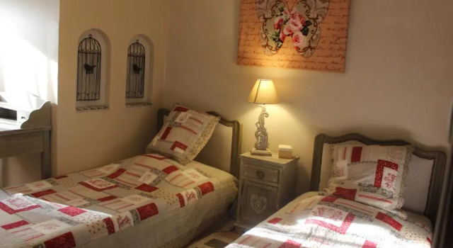 Gîtes maisons de vacances Domaine la Chamade Carpentras, Забронировать Отель Карпантра Mont Ventoux