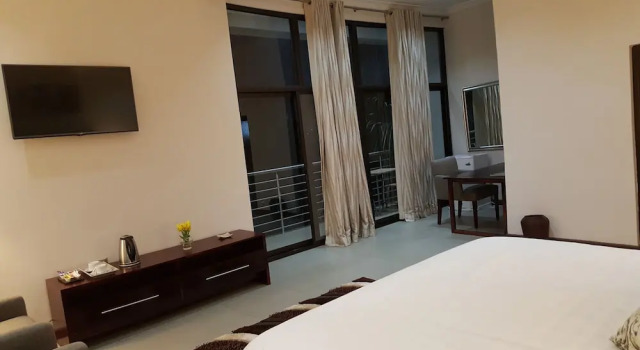 Двухместный номер Executive с балконом Pamo Hotel and Restaurants
