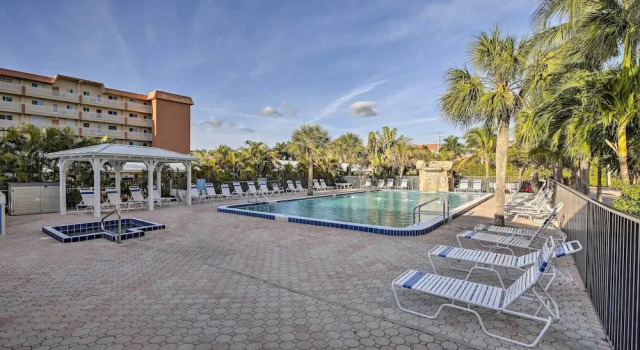 Апартаменты Luxe Beachfront Family Condo w/ Resort Amenities!