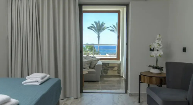 Люкс Superior Envy Seaside Suites,By IdealStay Experience