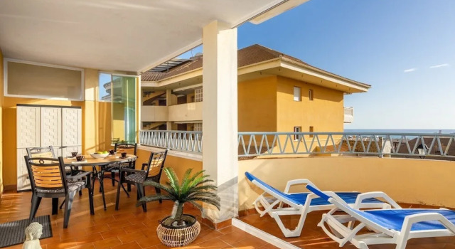 Stunning flat with open pool