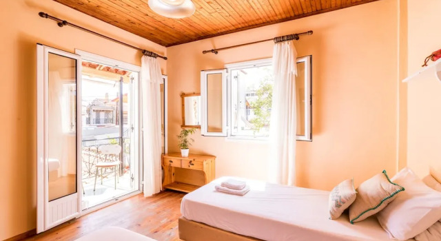 Коттедж с балконом Private House in the Heart of Kavos By Konnect