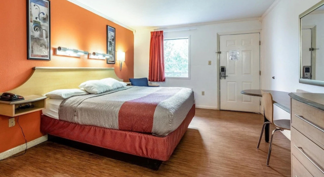 Двухместный люкс Deluxe Motel 6-Gatlinburg, TN - Smoky Mountains