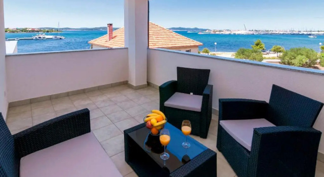 Апартаменты с 2 комнатами с балконом и с видом на море White Residence Accommodation