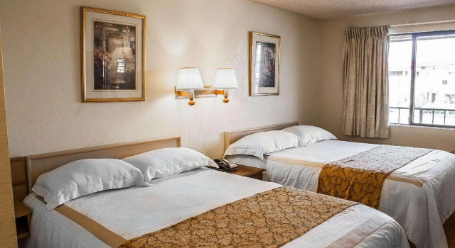 Четырёхместный номер Standard Rodeway Inn Fife