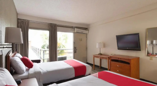 Четырёхместный номер Standard OYO Hotel Sumter SC Downtown