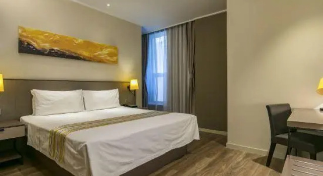 Home Inn Plus (Kunming Dian Lake Haigeng Park Guangfu Road), Varaa Hotelli Edulliset hotellit kohteessa Yunnan