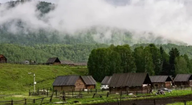 Hemu Open to the Mountain Homestay（Hemu Bridge Store）, Rezerwuj Hotel Hom Xinjiang