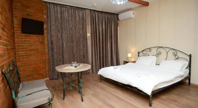 Camera Standard Ragnar Hotel
