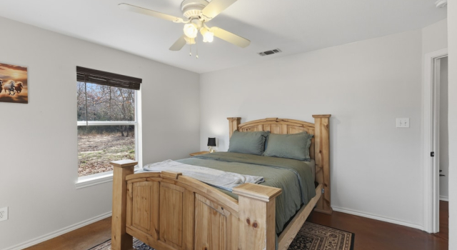Коттедж Oakwood Oasis: 1.4 Acres Of Tranquility 6 Bedroom Home