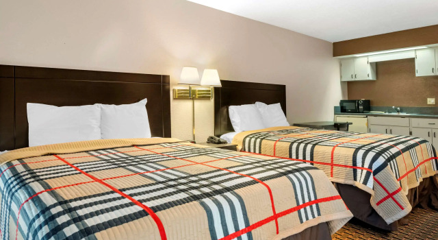 Четырёхместный номер Standard Rodeway Inn New Port Richey