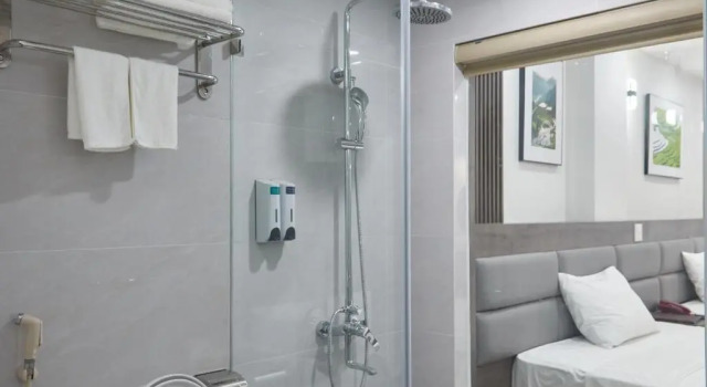 Двухместный номер Standard с балконом и с видом на город Van Nam Hotel