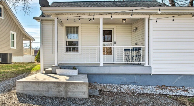 Historic Staunton Home ~ 1 Mi to Downtown!, Prenota Hotel Staunton 