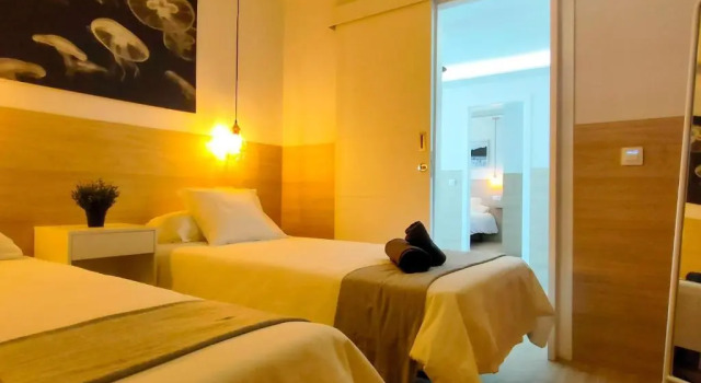 Stylish Friendly Holiday Home, Забронировать Отель Отели Плайя дель Инглес с бассейном, рядом с Экуменический храм Эль-Сальвадор, Бассейн