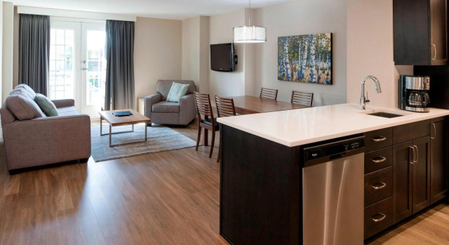 Двухместный номер Standard c 1 комнатой Delta Hotels by Marriott Grand Okanagan Resort
