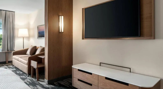 Двухместный люкс с видом на город Fairfield Inn & Suites by Marriott Milwaukee West