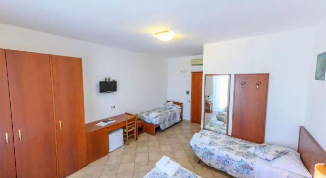 Четырёхместный номер Standard с видом на море B&B Anna Lungomare