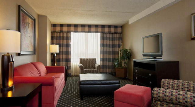 Четырёхместный люкс c 1 комнатой Crowne Plaza Indianapolis-Airport by IHG