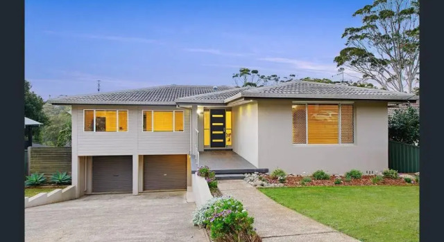 Harrys @ Shelly Beach - family home with pool