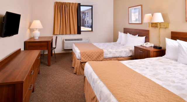 Четырёхместный номер Standard Americas Best Value Inn Missouri Valley