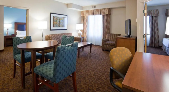 Люкс с 2 комнатами Holiday Inn Express and Suites St. Cloud by IHG